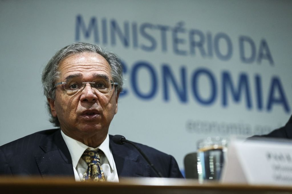 Após "fogo amigo", Paulo Guedes faz ofensiva por reformas