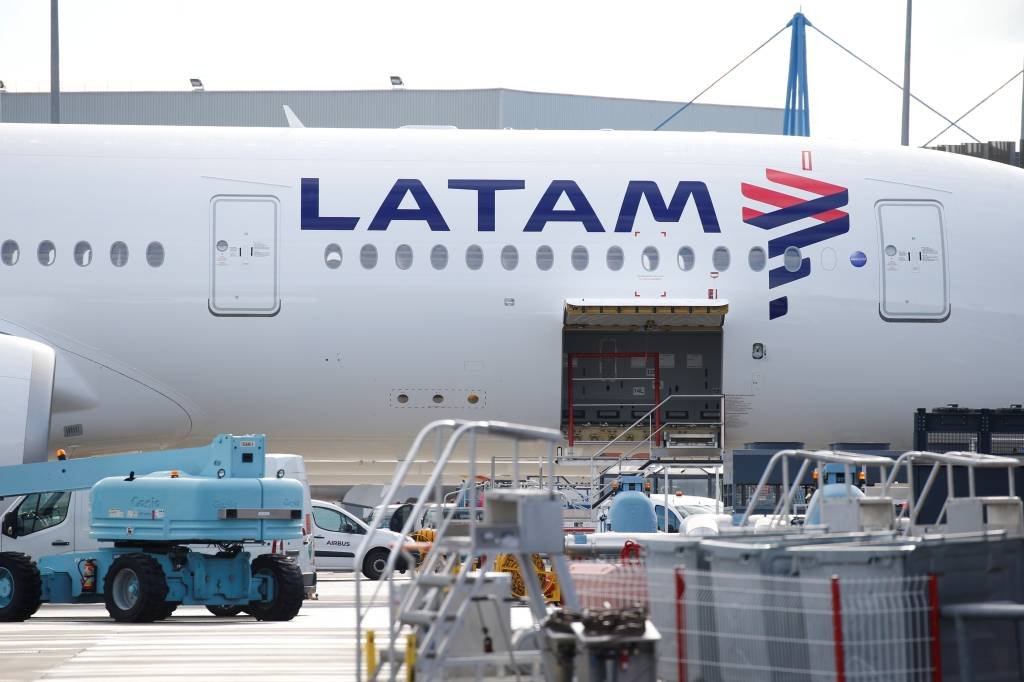 Avião da Latam: ideia é focar no aéreo e oferecer promoções com maior frequência (Reuters/Regis Duvignau)