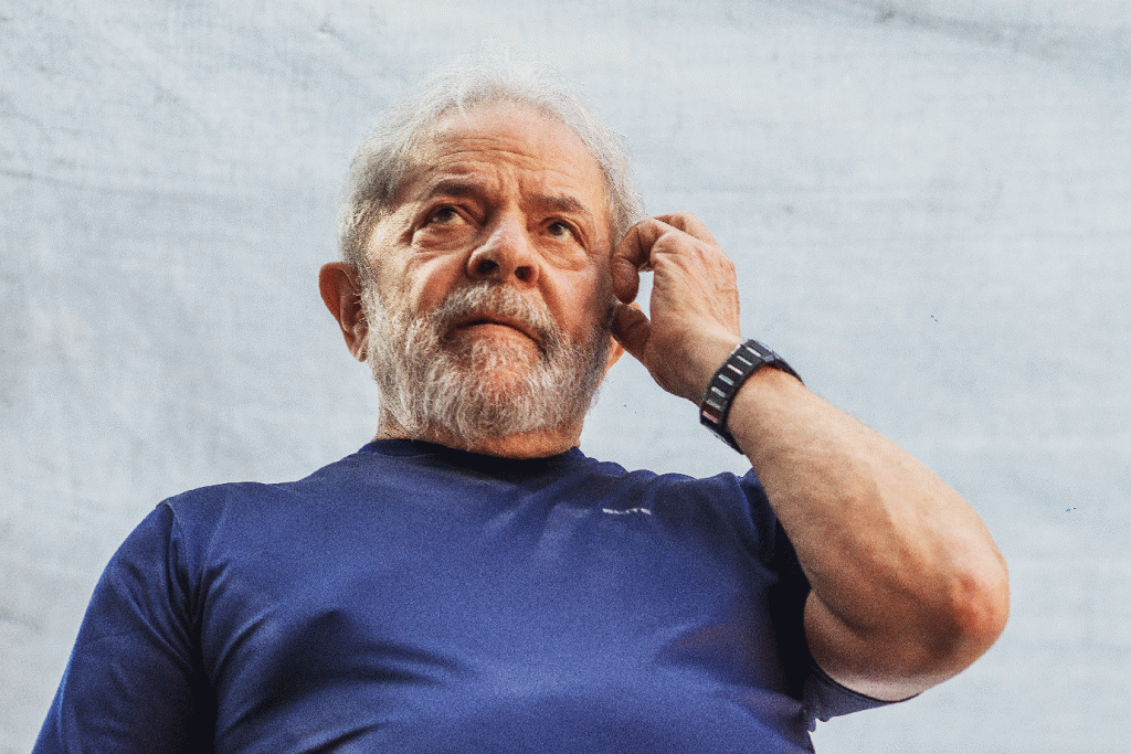 Lula já pode pedir semiaberto no caso triplex, mas aguarda liberdade plena