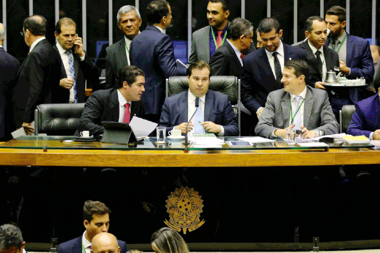 Câmara: deputados concluíram na noite desta quarta-feira, 18, a votação do projeto que altera regras para os partidos (Fabio Rodrigues Pozzebom/Agência Brasil)