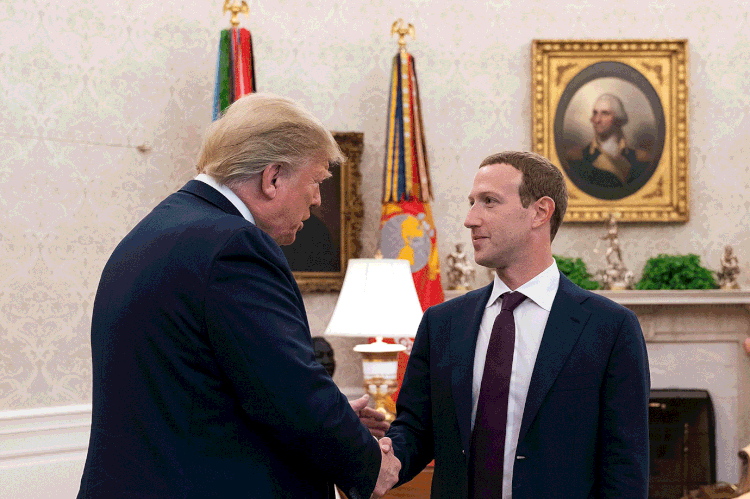 Zuckerberg chegou a suspender as contas de Trump dos serviços da Meta, como Facebook e Instagram (Twitter/Reprodução)