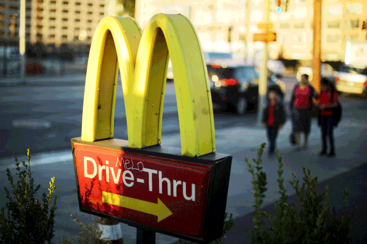 McDonald's: rede se tornou uma das últimas grandes do fast-food a iniciar testes com produtos de base vegetal (Lucy Nicholson/Reuters)