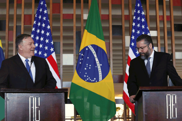 Mike Pompeo e Ernesto Araújo: líderes se reuniram nos Estados Unidos (Ricardo Moraes/Reuters)