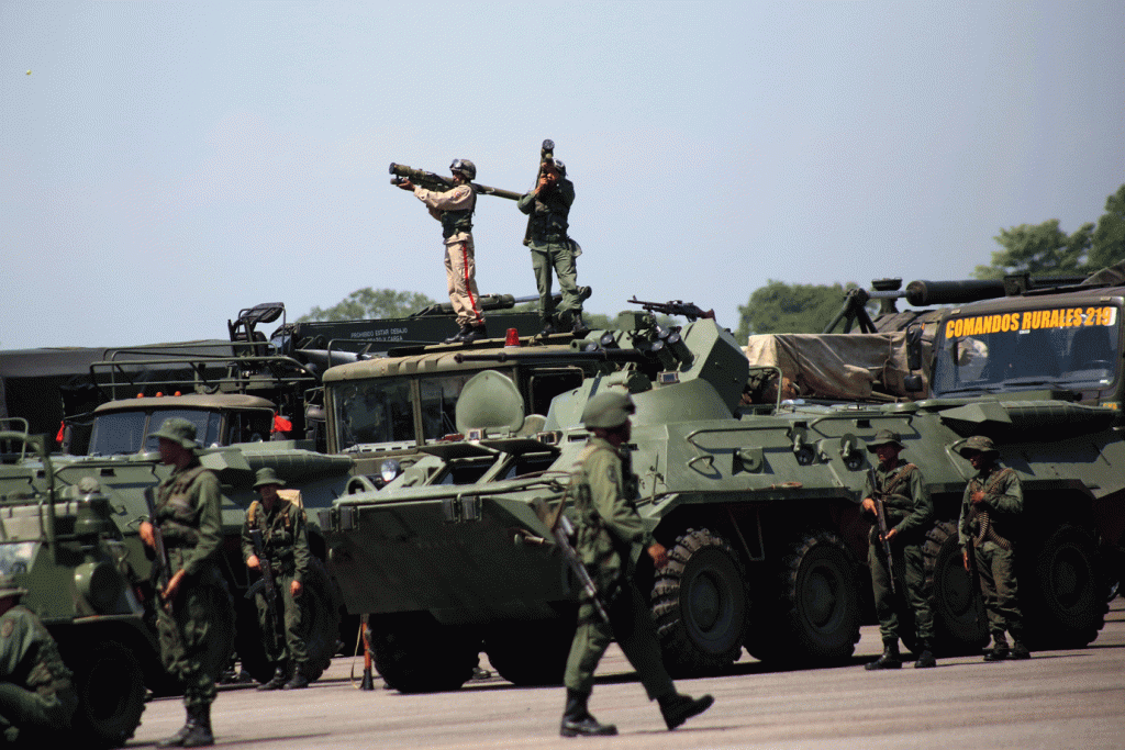 Colômbia entra em alerta máximo para exercícios militares da Venezuela