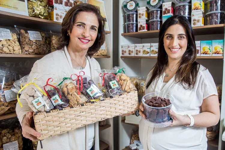 As empreendedoras Giovanna Campacci e sua mãe, Cecilia, são proprietárias da Nut Biscoitos: a venda para grandes empresas começou por acaso (Ricardo Yoithi Matsukawa-ME/Jornal de Negócios do Sebrae/SP)