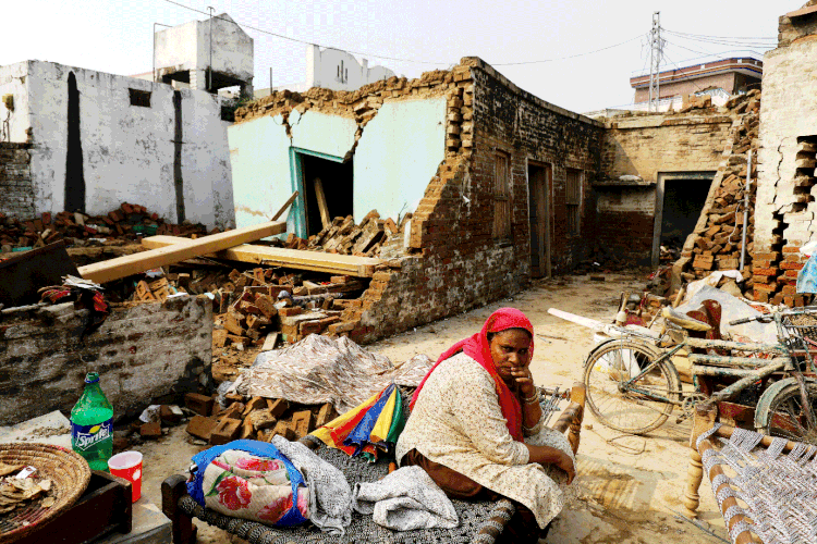 Terremoto: número de mortos subiu hoje para 24, enquanto os feridos somam 452 (Akhtar Soomro/Reuters)