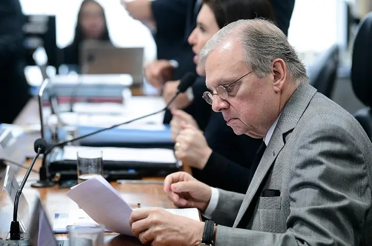 Tasso Jereissati: para acelerar a tramitação da reforma, uma PEC paralela será desmembrada e votada na comissão também nesta quarta (Pedro França/Agência Senado)
