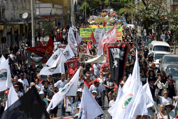 Protestos: dia da Independência é marcado por manifestações pelo país (Washington Alves/Reuters)