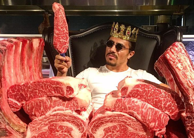 Vida dura fora do Instagram: Salt Bae, chef celebridade, renegocia dívidas