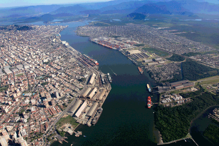 Porto de Santos: área do canal onde ponte deve ser construída é de manobra, o que poderia causar acidentes (Sergio Furtado/Fotos Públicas)