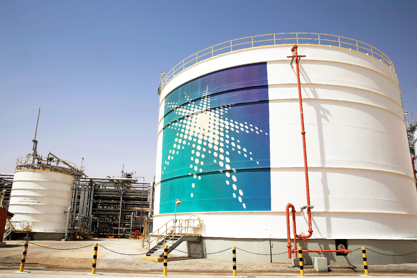 Saudi Aramco corta preços do petróleo em abril para EUA e Europa mas eleva para a Ásia