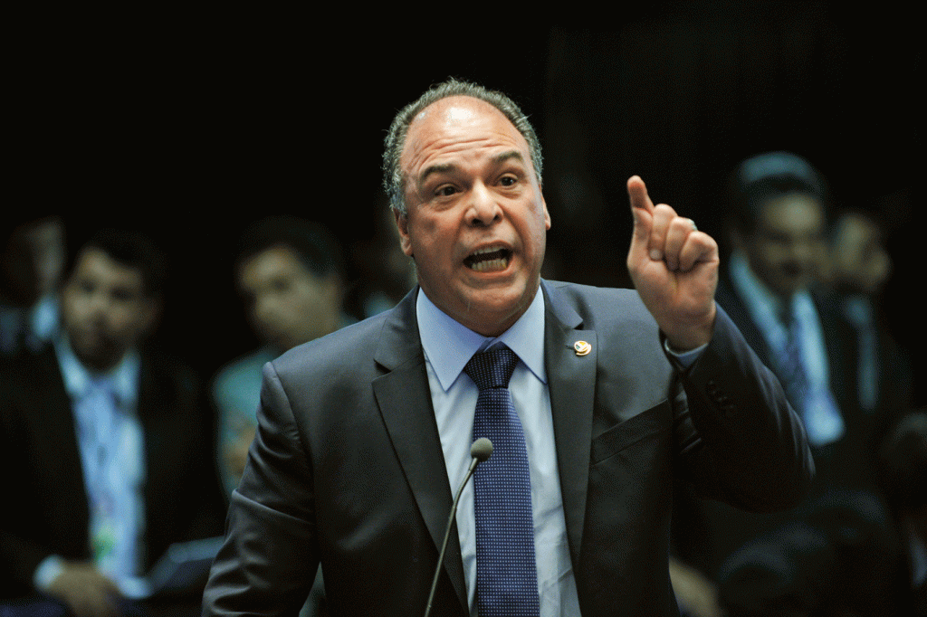 Alcolumbre diz que Senado vai questionar no STF operação contra Bezerra