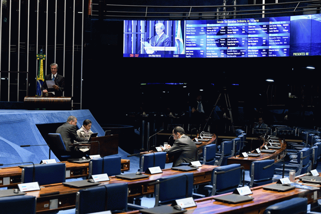Senadores fazem acordo para acelerar tramitação de PEC paralela da reforma