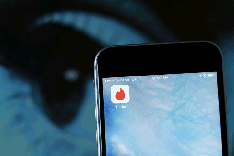 Tinder: usuários precisarão concordar para entrar em chamada de vídeo (Mike Blake/Reuters)