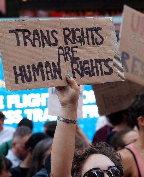 Transexual brasileira é assassinada a facadas na Espanha
