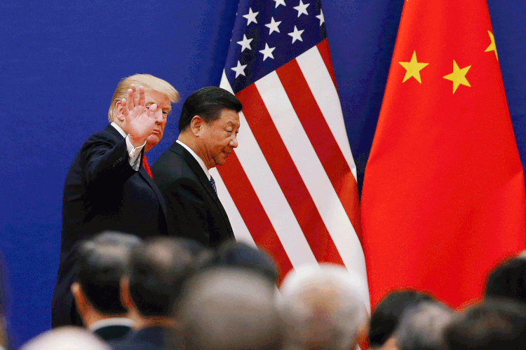 Donald Trump e Xi Jinping: países vivem guerra comercial há meses (Pool / Equipe/Getty Images)