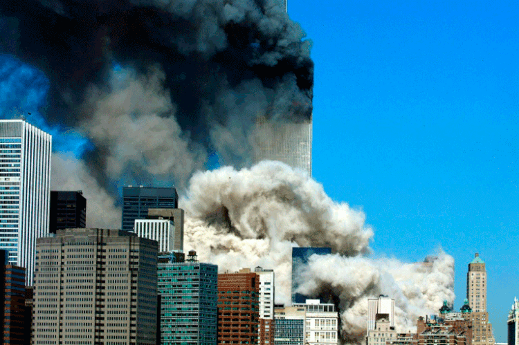 World Trade Center: queda das torres liberou no ar quantidades inéditas de produtos químicos, entre eles dioxinas, amianto e outras substâncias cancerígenas (AFP/AFP)