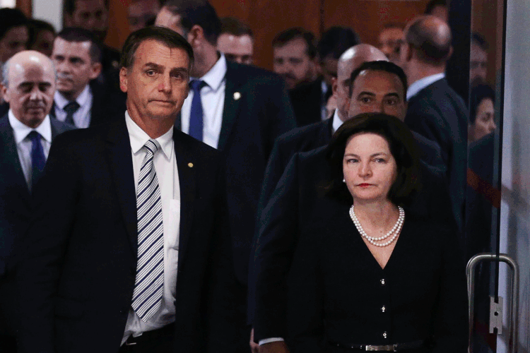 Jair Bolsonaro e Raquel Dodge: nos bastidores, ministros que auxiliam o presidente no processo de escolha afirmam que o martelo não está batido (Valter Campanato/Agência Brasil)