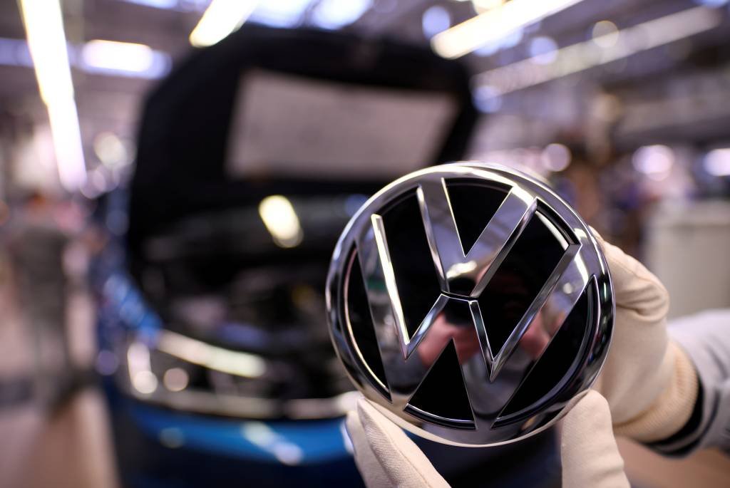 Volkswagen antecipa paralisação de fábricas no Brasil para o dia 23