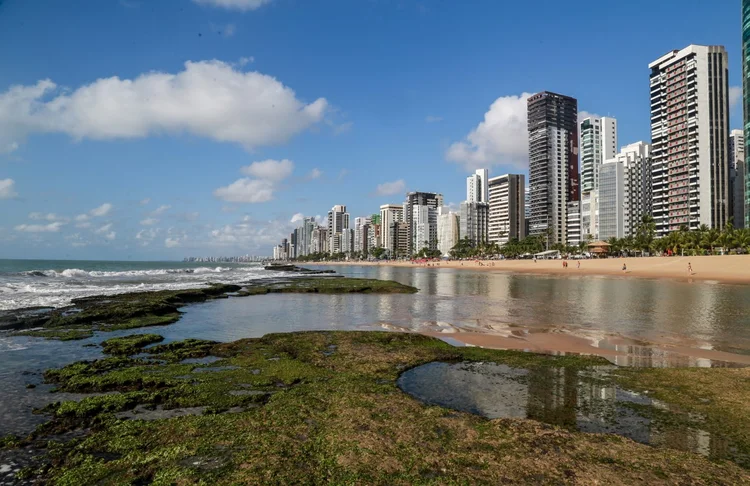 Petróleo: Mais de 100 toneladas de borra já foram recolhidas, de acordo com o ministro do Meio Ambiente Ricardo Salles. (Diego Nigro/Reuters)