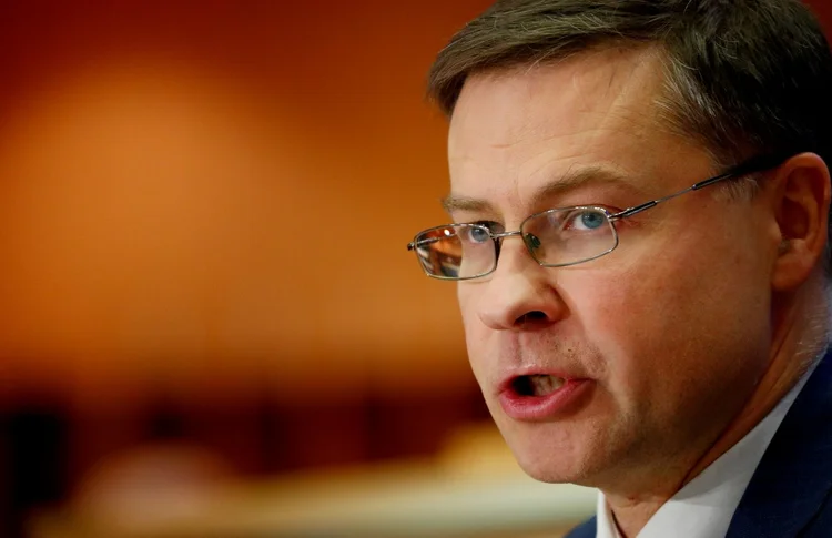 Valdis Dombrovskis: comissário de finanças da União Europeia resistiu à regulamentação das moedas digitais nos cinco anos em que atuou até agora. (Francois Lenoir/Reuters)