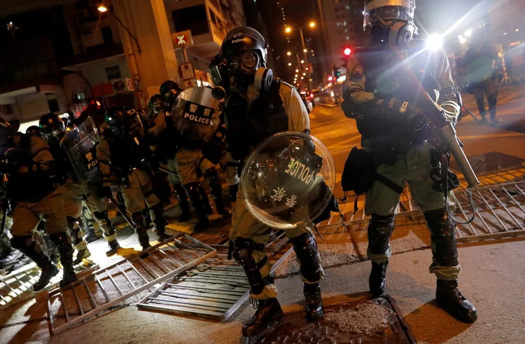 Apple: empresa decidiu excluir o aplicativo HKmap.live, que reúne os locais de policiais e manifestantes, de sua loja de aplicativos após fortes críticas por um jornal estatal chinês (Susana Vera/Reuters)