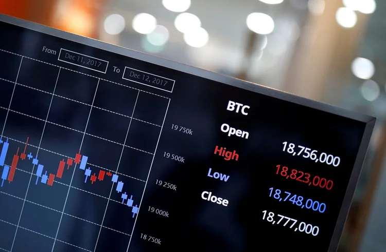 Diferentemente do mercado tradicional, em que os dados ficam em posse dos intermediários como bancos e corretoras, no mercado cripto as informações são todas públicas, o que faz com que haja muitos dados disponíveis. (Kim Hong-Ji/Reuters)