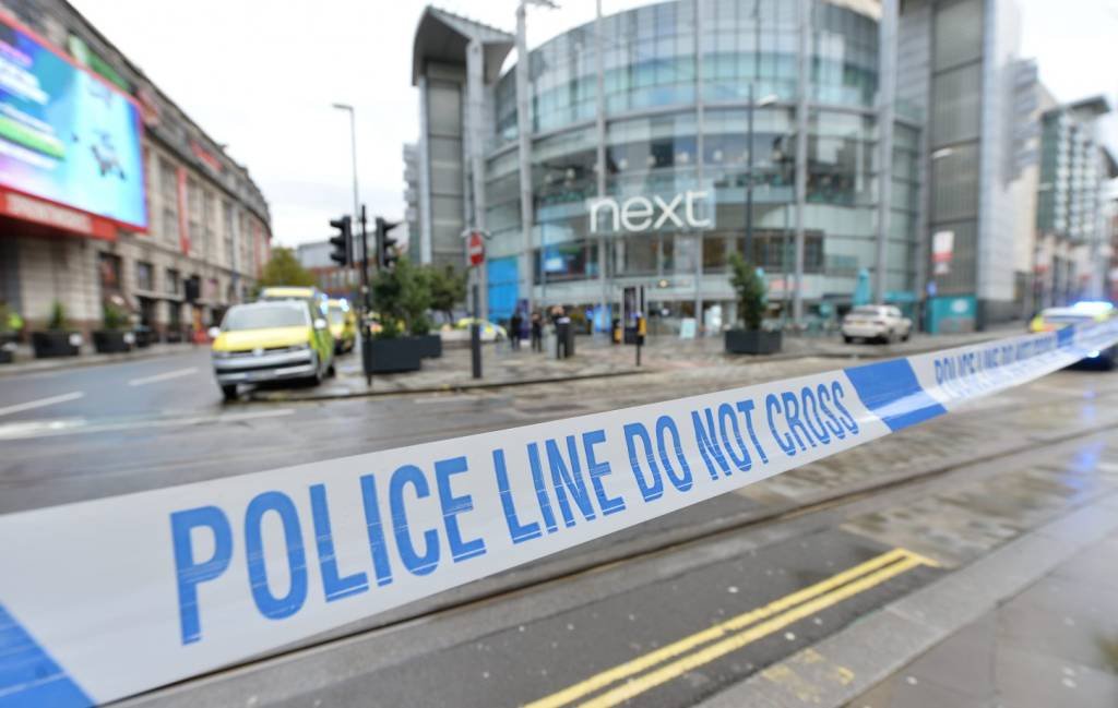 Ataque com faca em Manchester termina em vários feridos