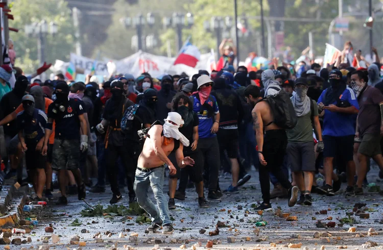 Protestos no Chile: no mundo inteiro, multidões foram às ruas protestar contra governos e a desigualdade (Henry Romero/Reuters)