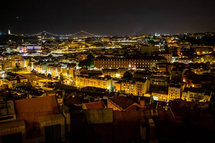 Lisboa iluminada: preços dos imóveis em Portugal subiram 9,2% só no primeiro trimestre deste ano (Angel Garcia/Bloomberg)