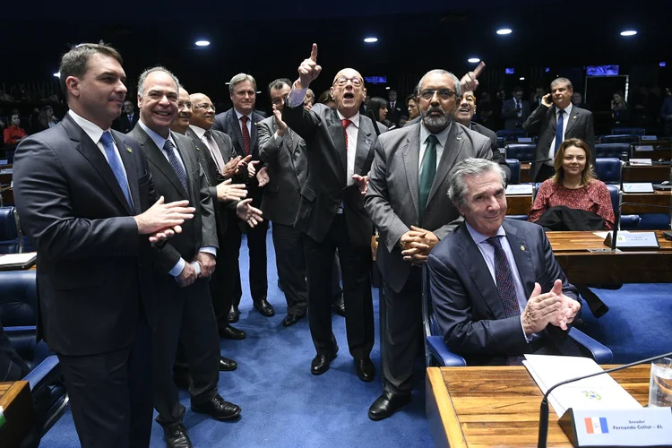 Senadores no plenário: texto-base teve 60 votos a favor e 19 contra (Pedro França/Agência Senado)