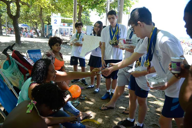 Alunos do Colégio Pedro II vendem bolos e doce para tentar participar de olimpíada. ((Arquivo/Tânia Rêgo/Agência Brasi/Agência Brasil)