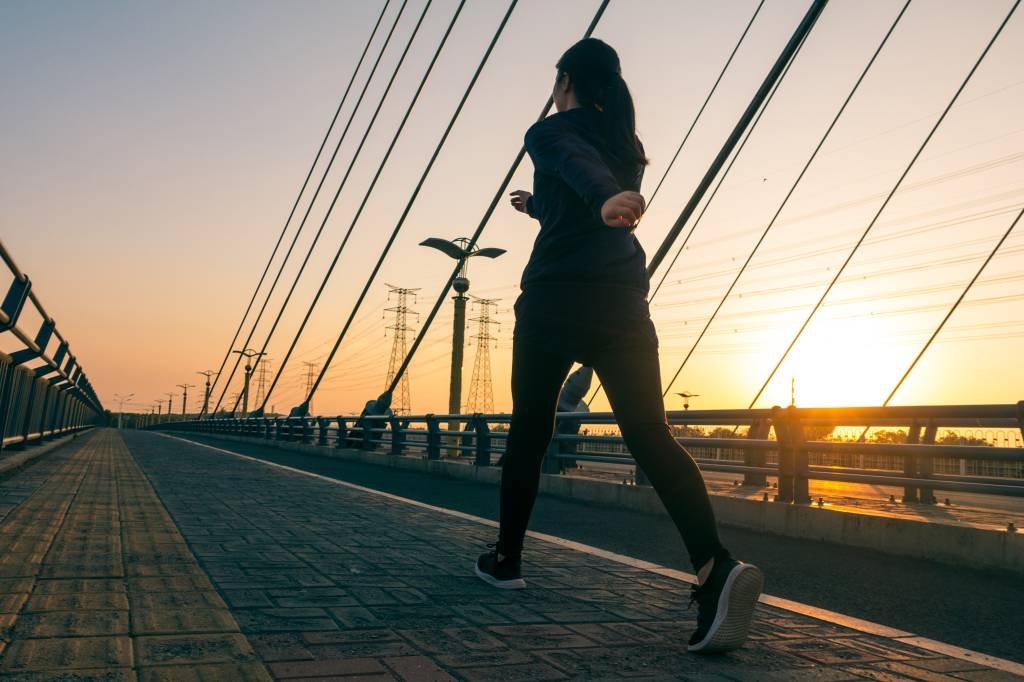 Gosta de andar devagar? Pesquisa liga atividade a problemas de saúde