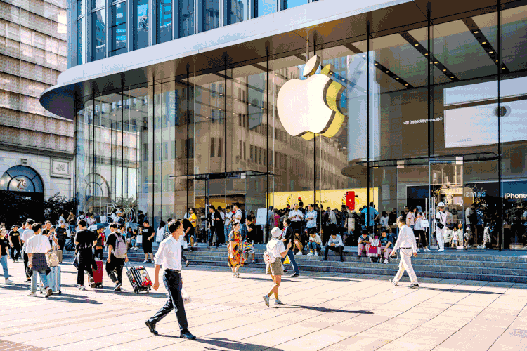 Apple: a empresa disse no início do mês que fecharia todas as suas lojas oficiais e escritórios corporativos na China até 9 de fevereiro devido ao surto (SOPA Images / Colaborador/Getty Images)