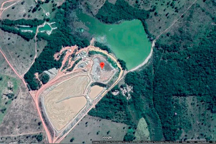 Barragem da VM Mineração se rompeu com 582 mil m³ de rejeitos de ouro (Google Maps/Reprodução)