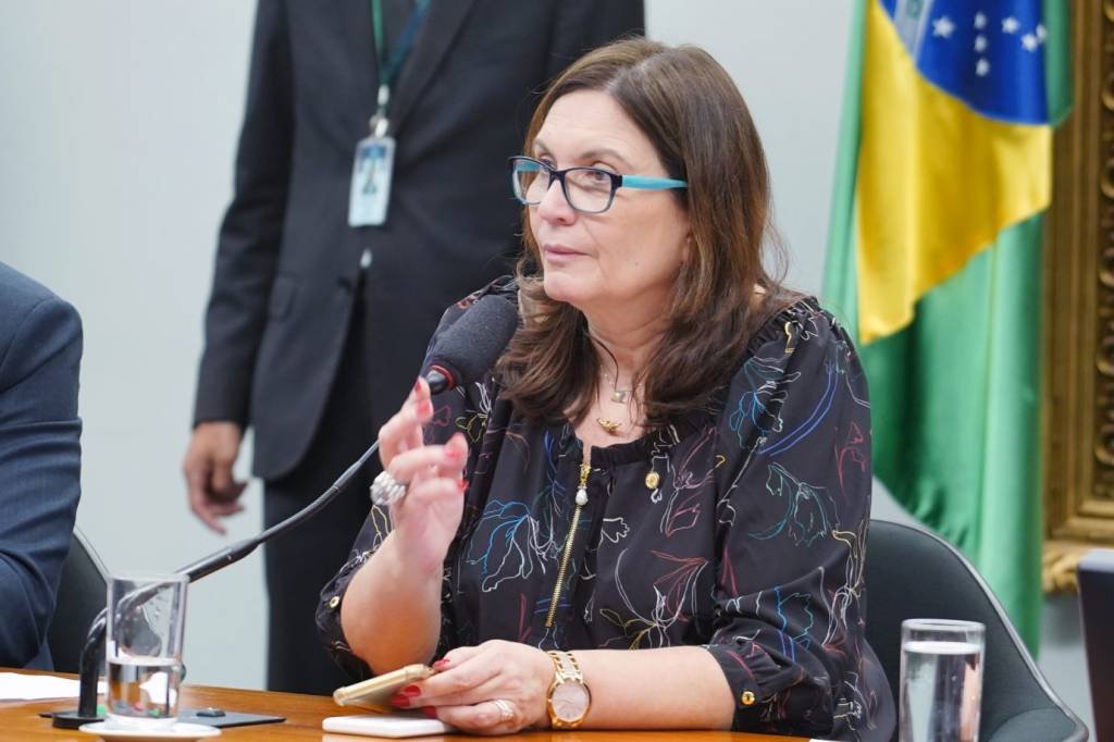 Deputados pró-Bolsonaro conseguem liminar para barrar suspensão do PSL