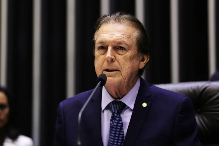 Luciano Bivar: presidente do PSL é investigado por supostas candidaturas laranjas no partido (Michel Jesus/Agência Câmara)