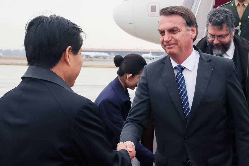 Bolsonaro anuncia isenção de visto para chineses
