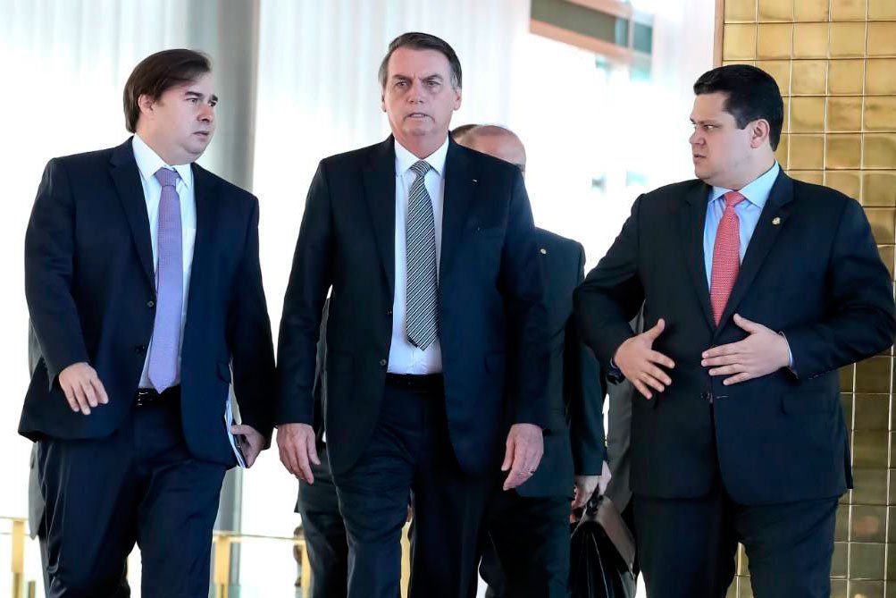 Congresso botou ministro na parede, diz Bolsonaro sobre orçamento