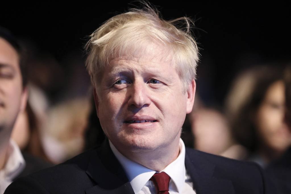 Johnson sofre derrota no Parlamento e aguarda decisão da UE sobre Brexit