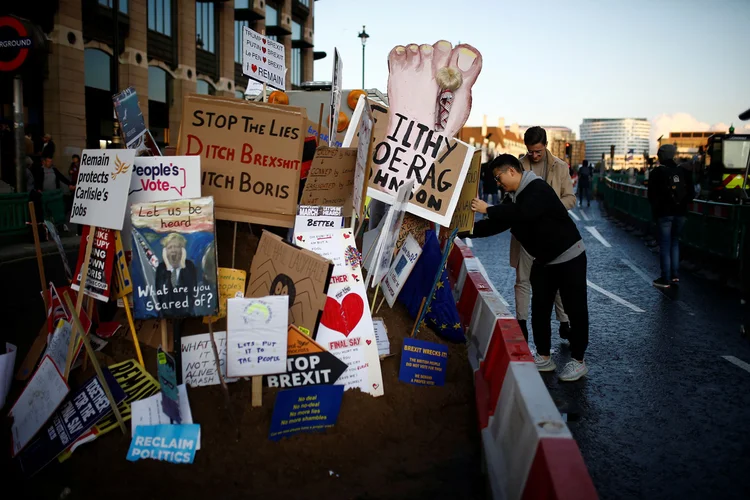 Protestos: Reino Unido ainda pode executar o Brexit a tempo se Johnson conseguir o apoio do Parlamento (Henry Nicholls/Reuters)