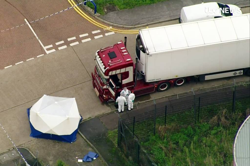 Caminhão com 39 pessoas mortas é encontrado no Reino Unido