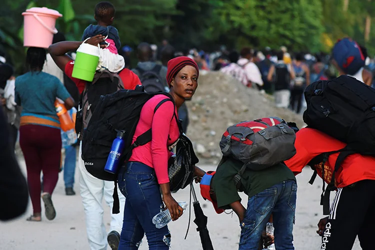 Migrantes caminham em caravana em direção aos Estados Unidos, em Tapachula, México, 12 de outubro de 2019. (REUTERS/Jacob Garcia/Reuters)