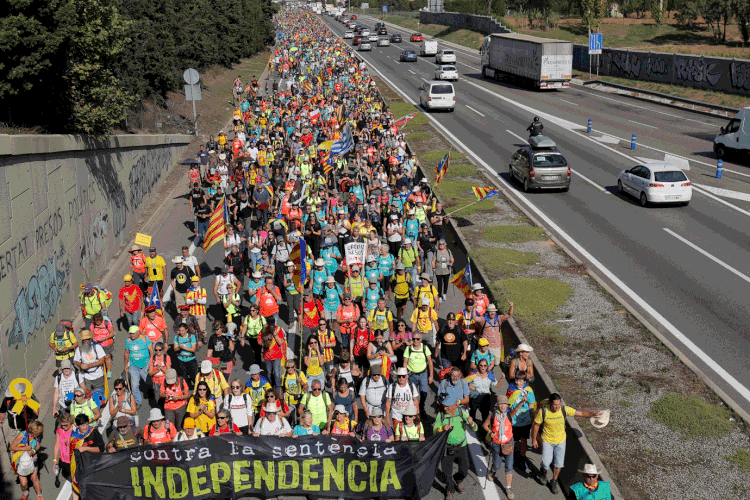 Catalunha: manisfestantes protestam em rodovias da região (Juan Medina/Reuters)