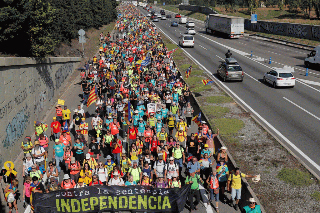 Protestos na Catalunha terminam com 33 presos e 96 feridos