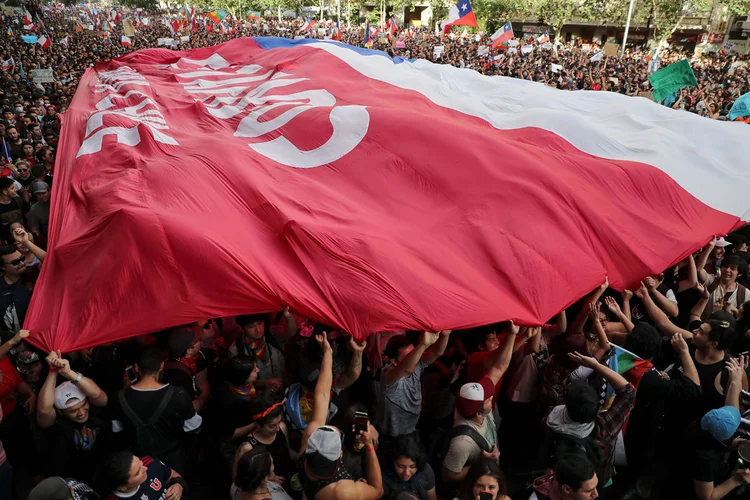 Chile: há uma semana população protesta contra o governo e a desigualdade no país  (Ivan Alvarado/Reuters)