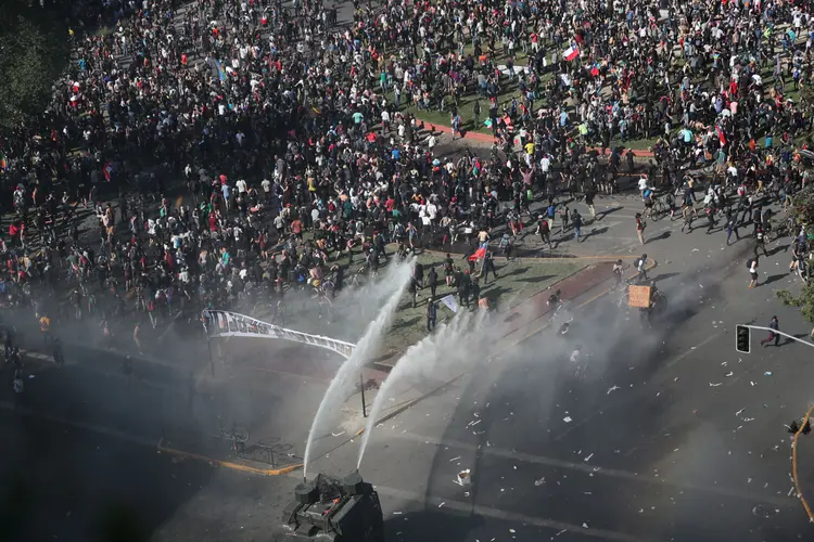 Protestos: manifestações no Chile já deixaram 20 mortos (Ivan Alvarado/Reuters)