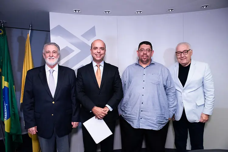 Carlos Melles, Carlos da Costa, Marcelo de Souza e Afif Domingos: para Souza, poder contar com linhas de crédito mais baratas por ser empresário é uma excelente vantagem de ser MEI (Gustavo Morita/Agência Sebrae de Notícias)