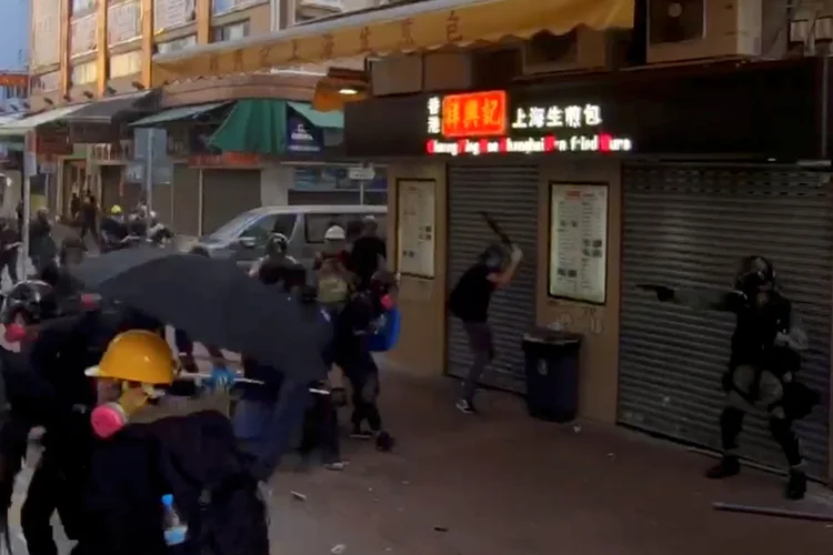 Protestos: sob o princípio "um país, dois sistemas" — em vigor até 2047 —, Hong Kong teoricamente goza de certas liberdades indisponíveis para os cidadãos do restante da China (Editorial Board, CityU SU/Reuters)