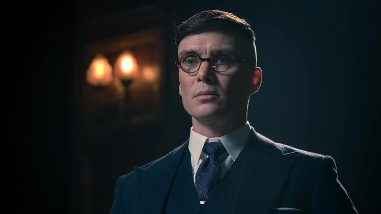 Terno usado por Cillian Murphy em Peaky Blinders será leiloado em evento beneficente no Reino Unido (Netflix/Divulgação)